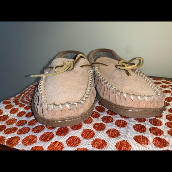 Minnetonka MENS Slippers - Picture 2 of 4